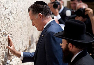 Romney in a yarmulke at Israel's wall